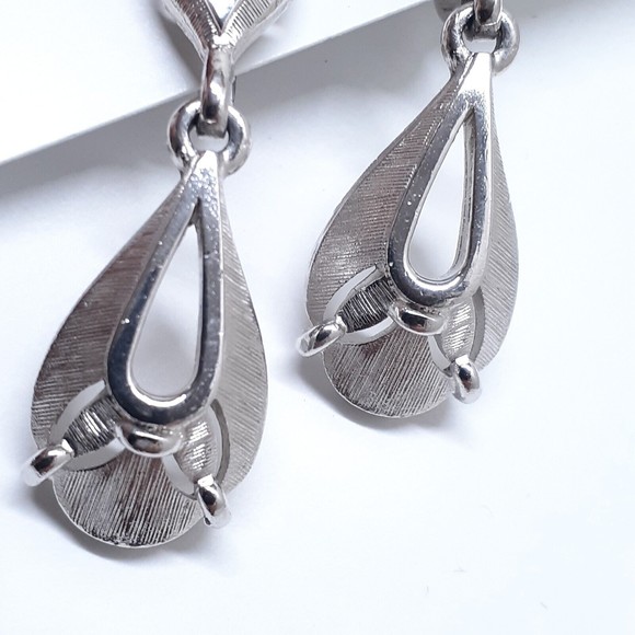 Vintage Crown Trifari Earrings Signed Clip On Silver Tone Dangle - Picture 8 of 16